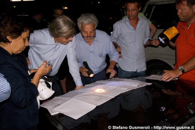  Studiando la mappa MM sul cofano dell'Alfa 6 - click to next image