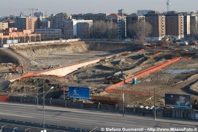  Il lotto centrale in scavo per il tunnel - click to next image