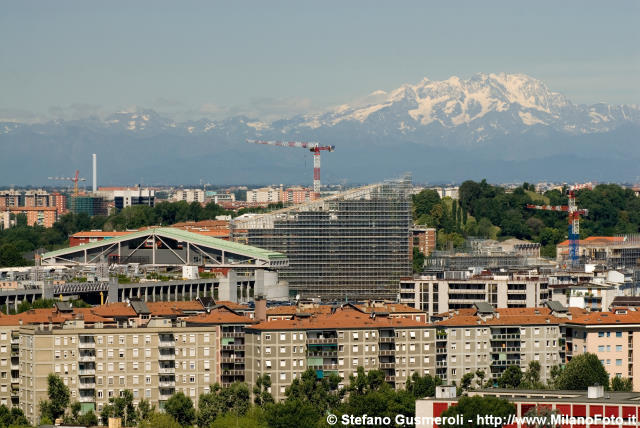  Complesso via Alcuino 1-3-5, Vittoria Assicurazioni e monte Rosa - click to next image