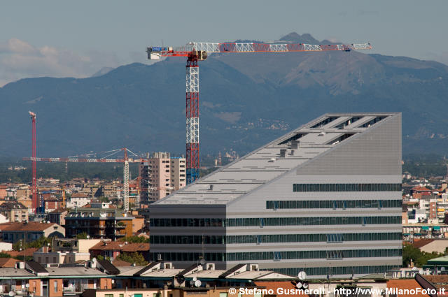  Vittoria Assicurazioni e monte Generoso - click to next image