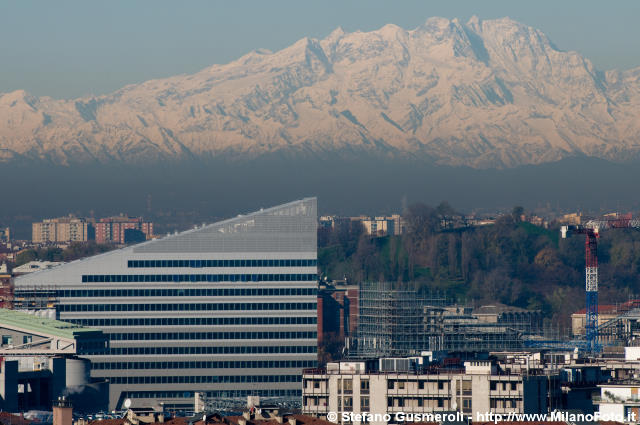  Edificio Vittoria e monte Rosa - click to next image