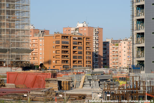  Rogoredo spunta dai cantieri di Montecity - click to next image