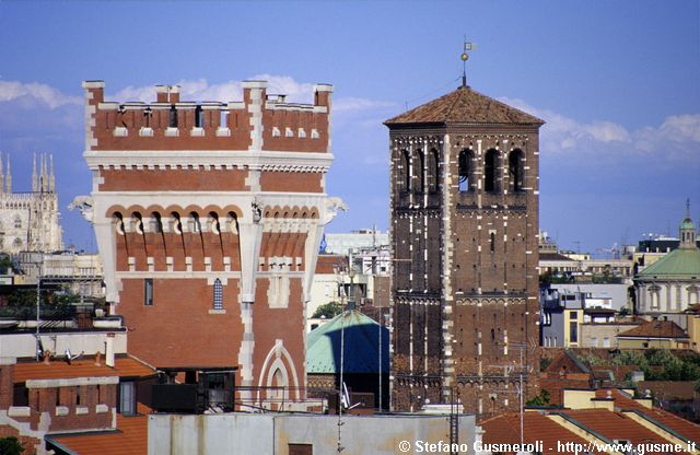  Torre Castello Cova e campanile Canonici S.Ambrogio - click to next image