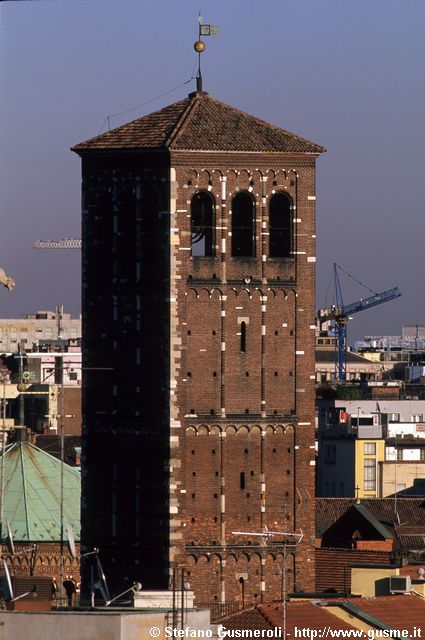  Campanile Canonici S.Ambrogio - click to next image