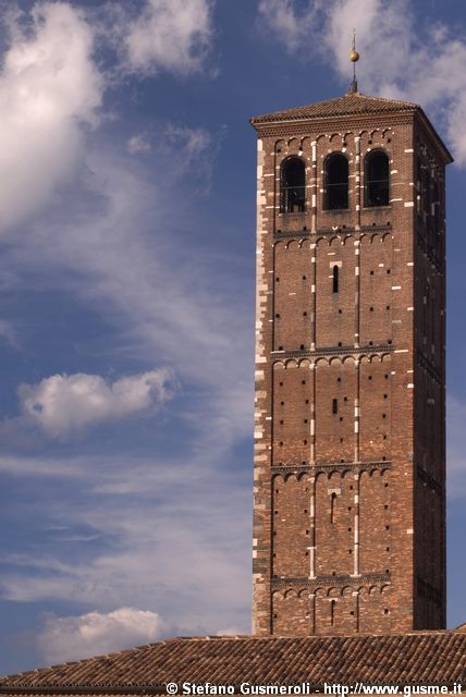  Campanile dei Canonici di S.Ambrogio - click to next image