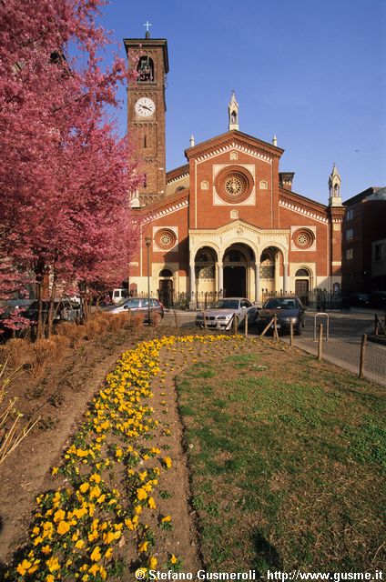  Fioritura in piazza S.Eufemia - click to next image