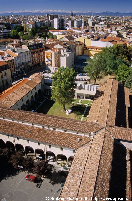  Panorama sui chiostri di S.Eustorgio - click to next image