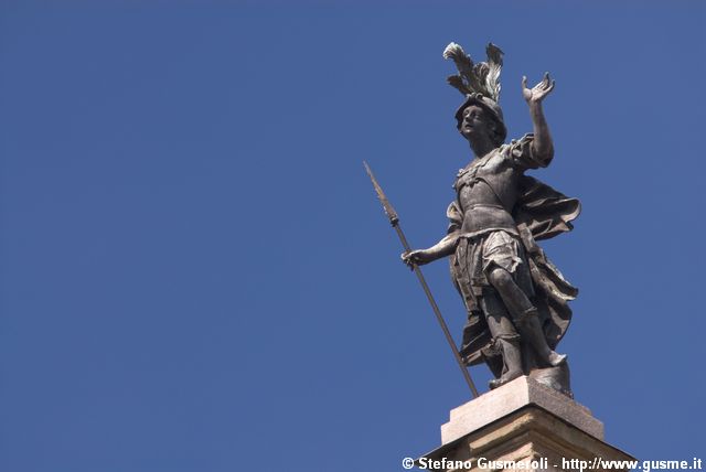  Statua sommitale - click to next image