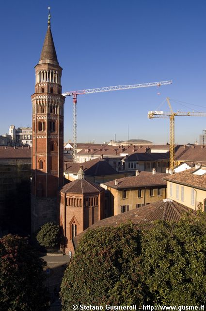  Campanile S.Gottardo in corte e gru su Palazzo Reale - click to next image