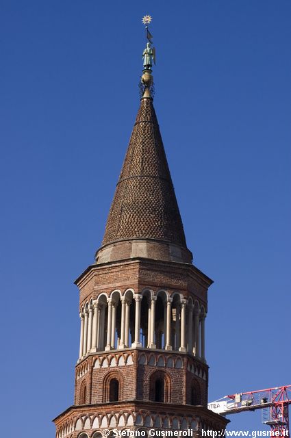  Campanile S.Gottardo in Corte - Loggia e cuspide - click to next image