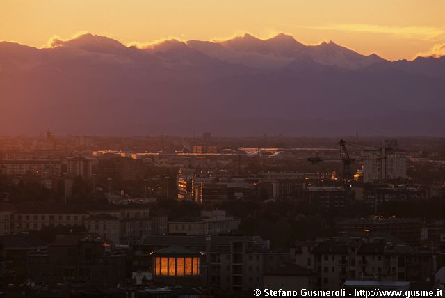  Cupola S.Ildefonso illuminata al tramonto - click to next image