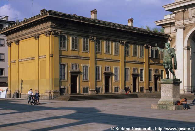  Canonica S.Lorenzo, corso di Porta Ticinese 33-37 - click to next image