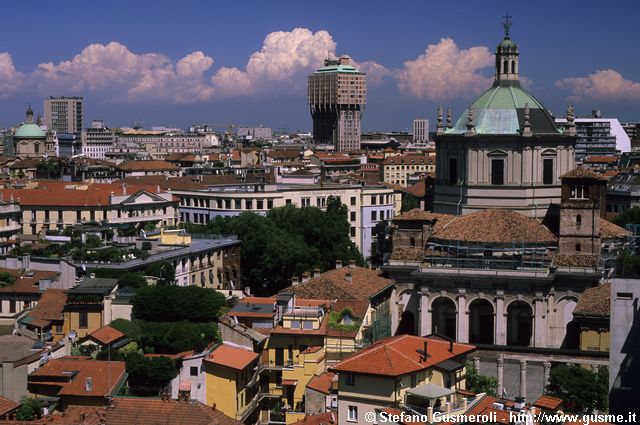  Torre Velasca e S.Lorenzo - click to next image