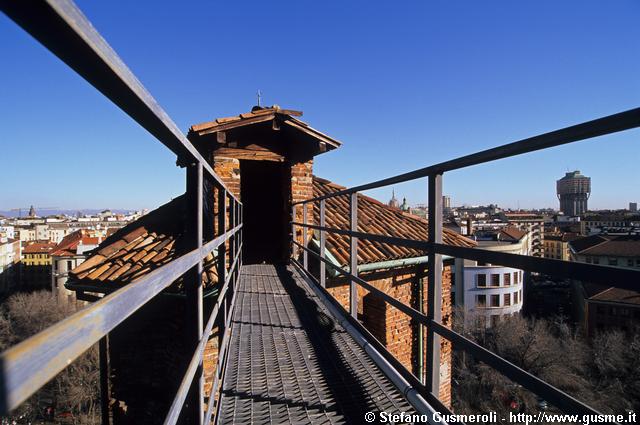  Passerella tra il tiburio e la torre Nord Est - click to next image