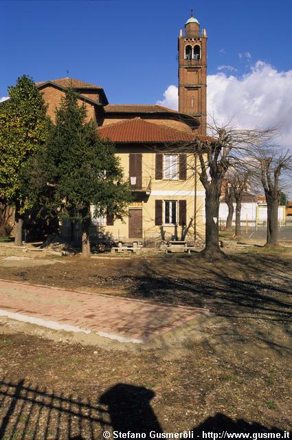  S.Marcellina in Muggiano - Canonica e campanile - click to next image