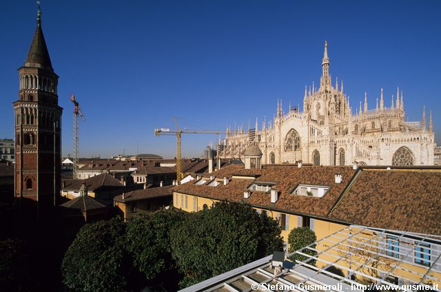  Campanile di S.Gottardo e Duomo - click to next image