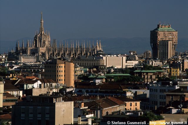  Duomo, Scala e torre Velasca - click to next image