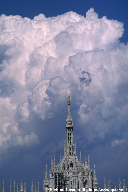  Guglia maggiore del Duomo e cumulo - click to next image