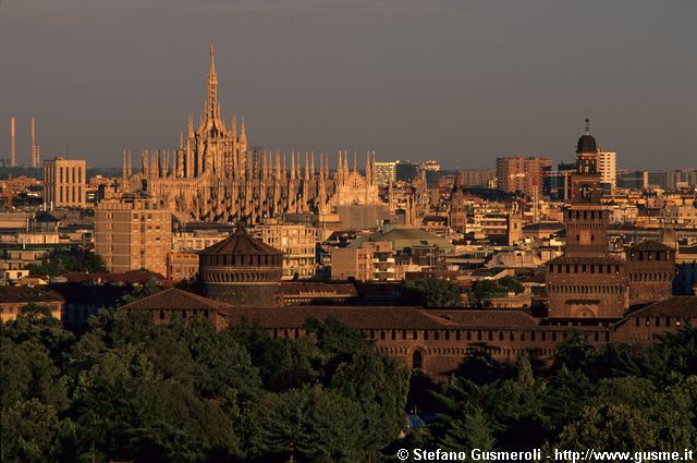  Castello, Duomo e centrale Enel Tavazzano - click to next image