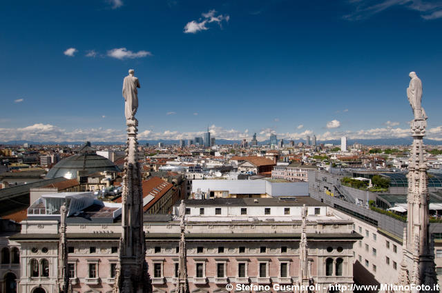  Guglie e panorama - click to next image