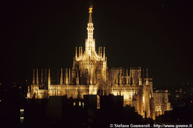  Duomo illuminato - click to next image