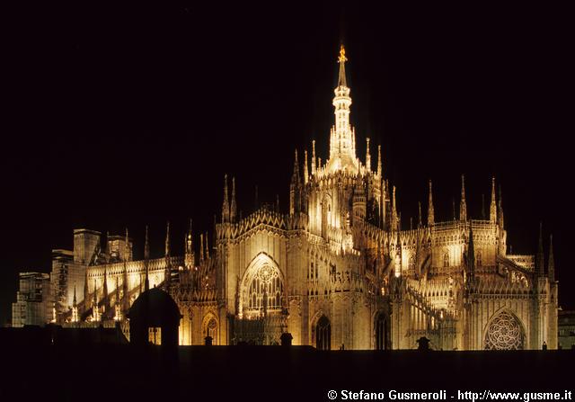  Duomo illuminato - click to next image