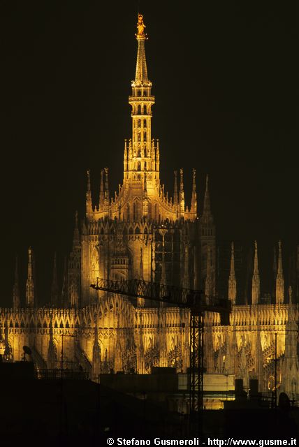  Duomo illuminato - click to next image