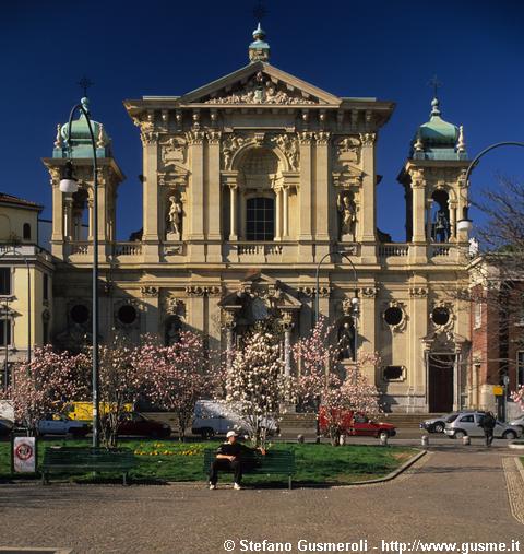  Piazza Tommaseo (crop) - click to next image