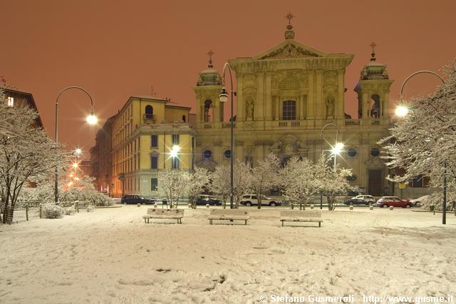  Piazza Tommaseo innevata e S.Maria Segreta - click to next image