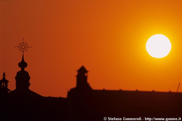  Comignoli e Croce di S.Maria Segreta al tramonto - click to next image