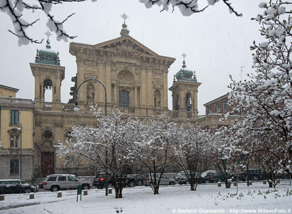  S.Maria Segreta durante una nevicata - click to next image