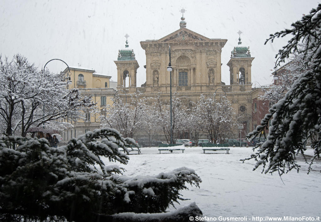  S.Maria Segreta durante una nevicata - click to next image