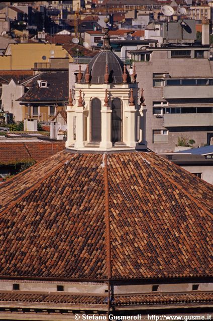  Lanterna sulla cupola di S.Maria della Passione - click to next image