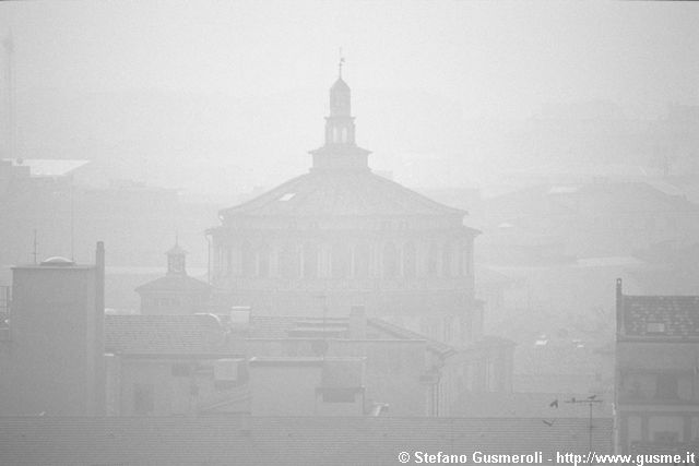  Il tiburio di S.Maria delle Grazie nella nebbia - click to next image