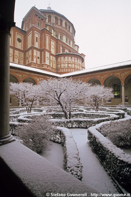  Chiostro innevato S.Maria delle Grazie - click to next image