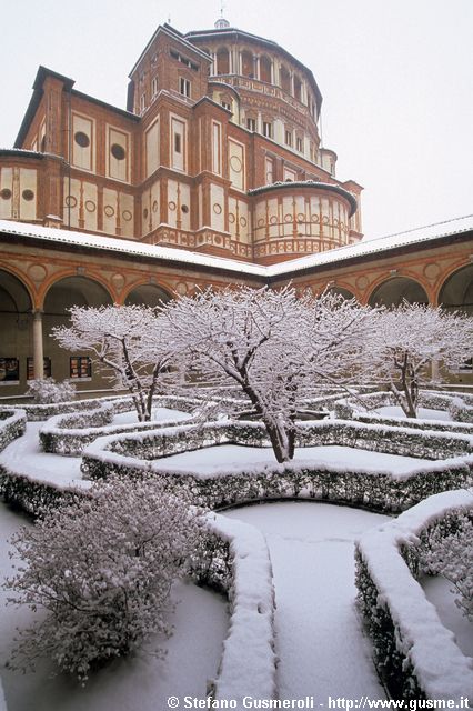  Chiostro innevato S.Maria delle Grazie - click to next image