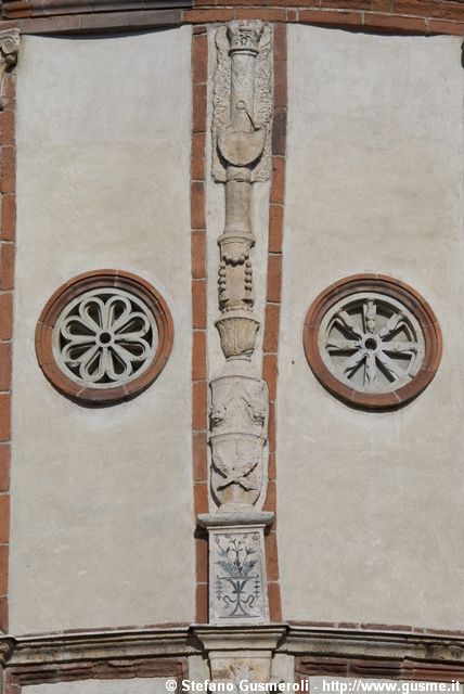  Decori sul tiburio di S.Maria delle Grazie - click to next image