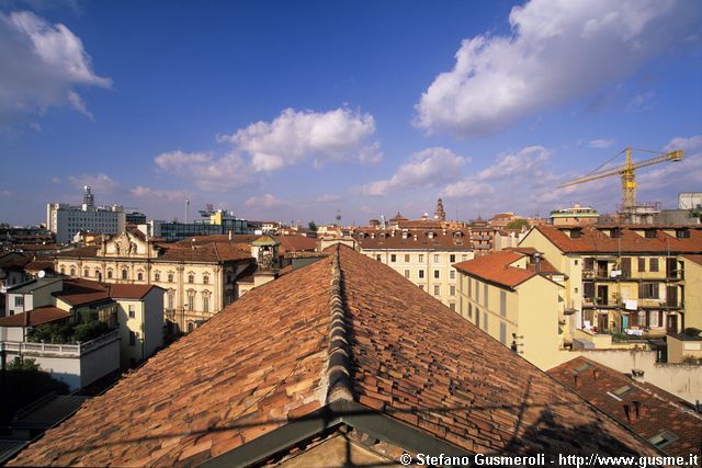  Copertura di S.Maurizio, palazzo Litta e panorama - click to next image