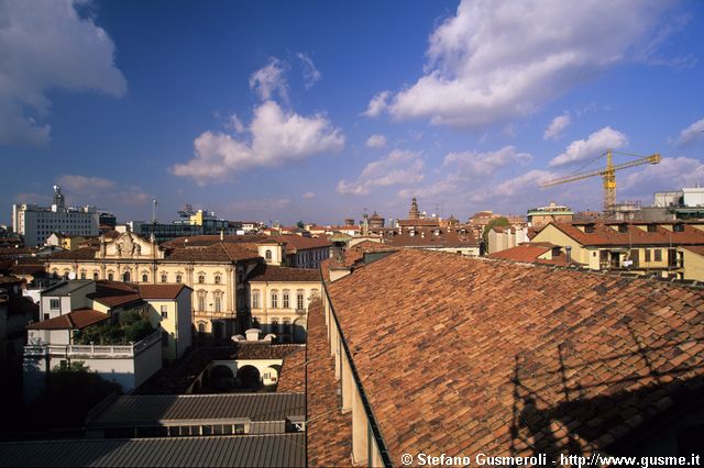  Copertura di S.Maurizio, palazzo Litta e panorama - click to next image