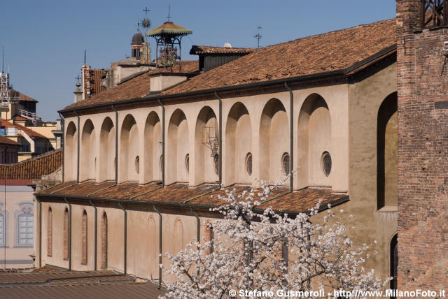  Arcate sul fianco destro di S.Maurizio - click to next image