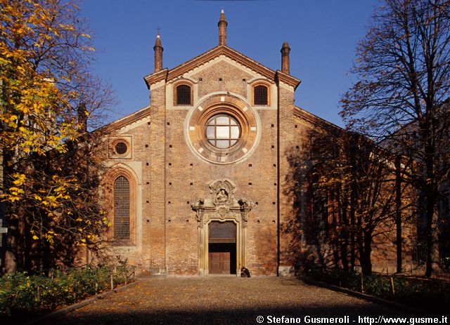  S.Pietro in Gessate - Facciata - click to next image