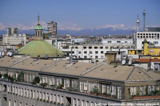  Palazzo Galleria Unione 1 e cupola S.Sebastiano - click to next image