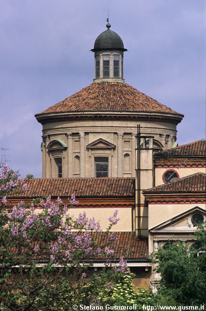  Tetti MNST e cupola S.Vittore - click to next image