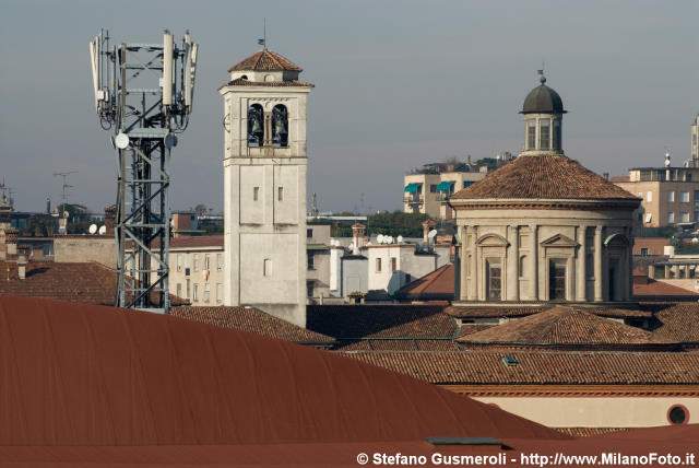  Campanile e cupola di S.Vittore - click to next image