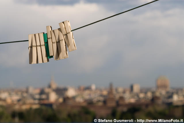  Mollette e skyline milanese - click to next image