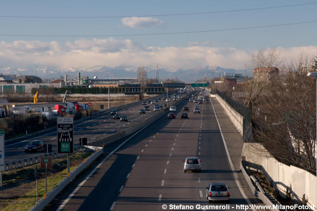  A8 dal sovrappasso di via Cristina Belgioioso - click to next image