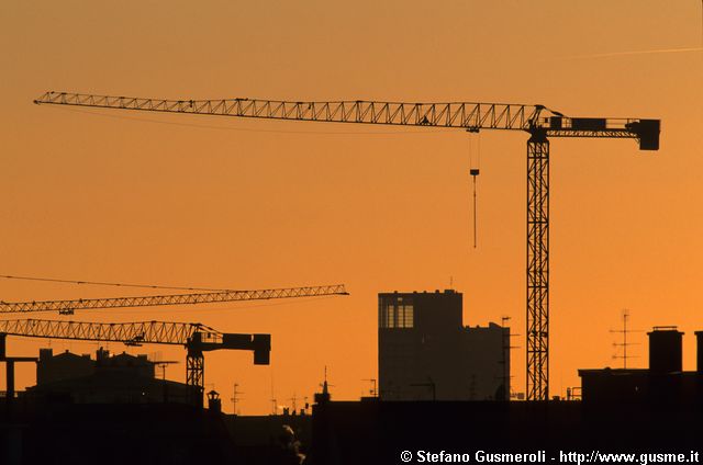  Gru e palazzo Gonin 25 al tramonto - click to next image