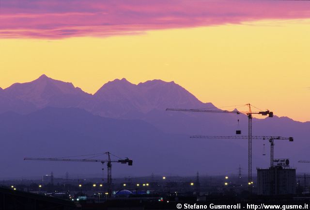  Gru quartiere Torri Stella, Weissmies, Lagginhorn e Fletschhorn al tramonto - click to next image