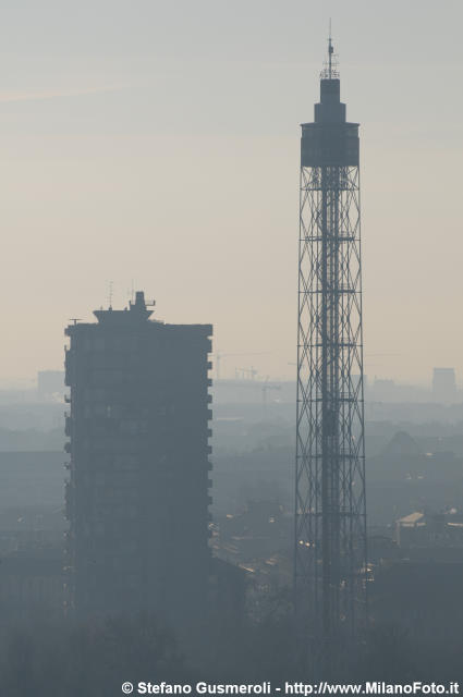  Controluce su Revere 2 e torre Branca - click to next image