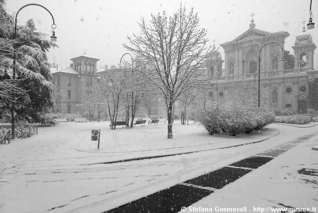  Piazza Tommaseo e S.Maria Segreta - click to next image